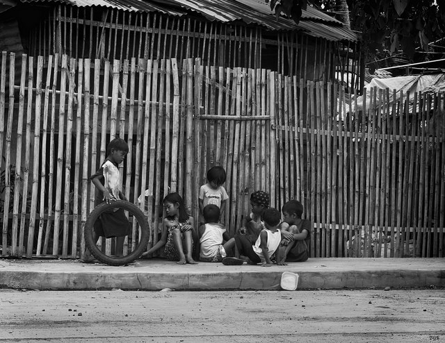 Group of Children outside of their homes in Bata, Bacolod, Philippines by Brian Evans via Flickr. Some rights reserved.