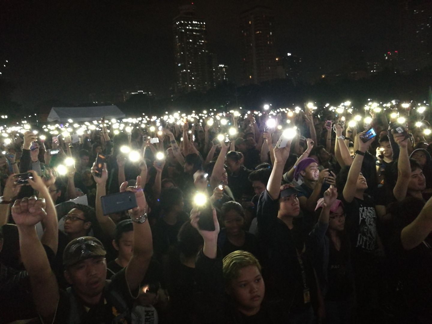 millennials-candlelights-at-marcos-heros-burial-protest